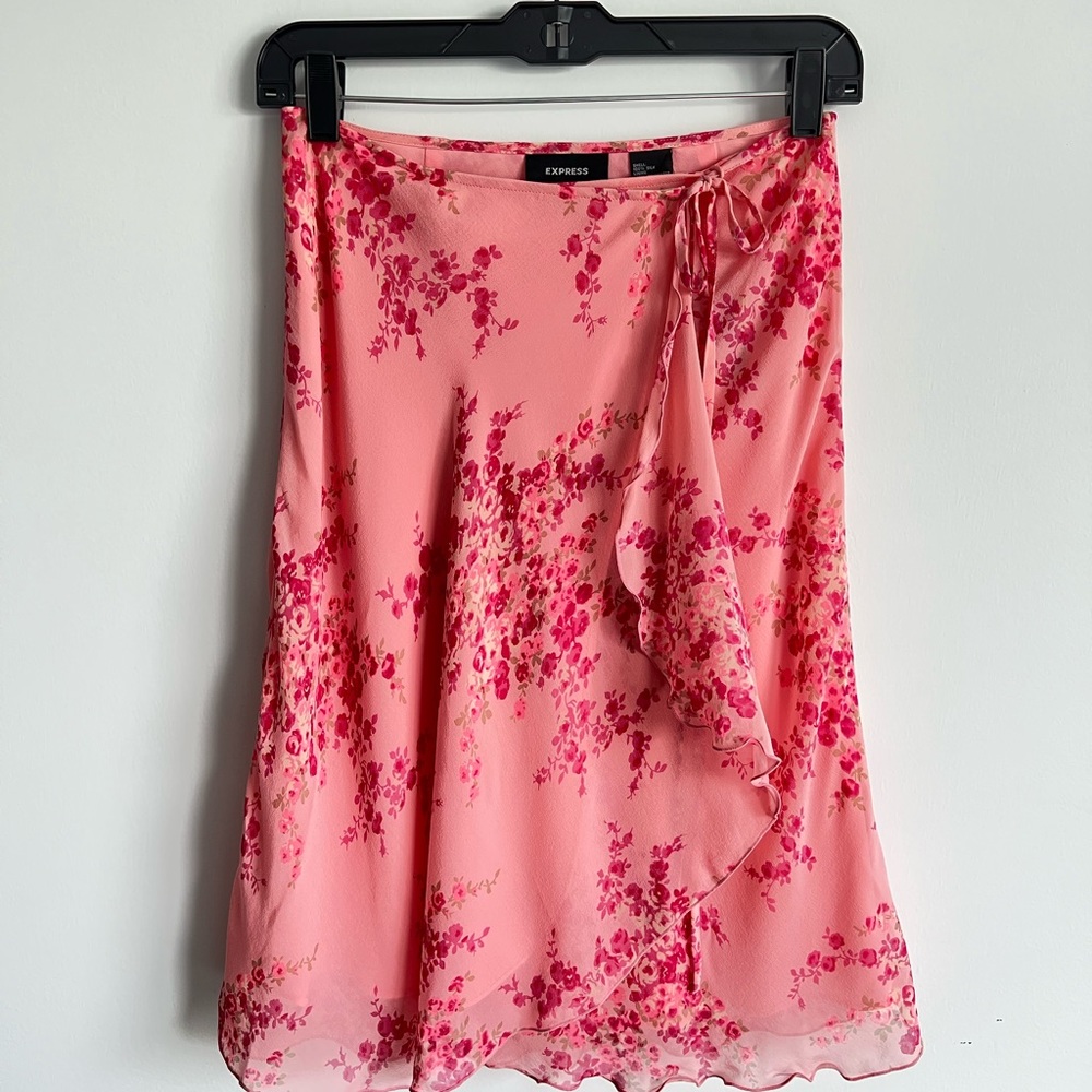 Express Women’s Pink Floral Wrap Skirt size 1/2